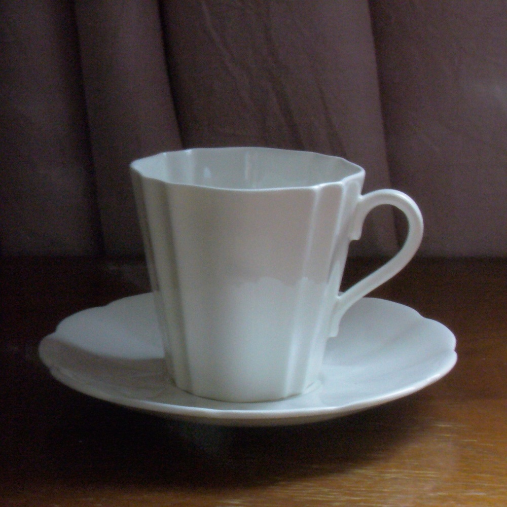 Royal Ardalt bone china cup/saucer set (#EV802)